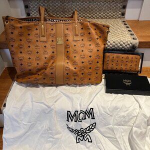 MCM Reversible Liz Shopper and matching wallet
